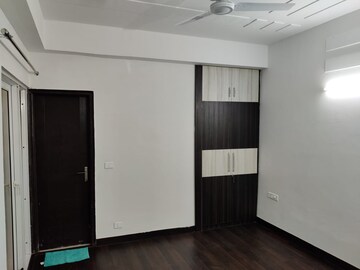Room in 3 BHK Apartment at Assotech Windsor Court, Sector 78 – for Sale