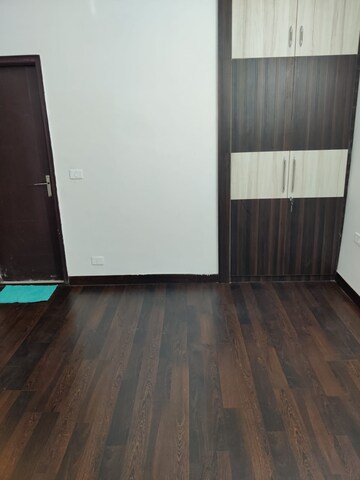 Room in 3 BHK Apartment at Assotech Windsor Court, Sector 78 – for Sale