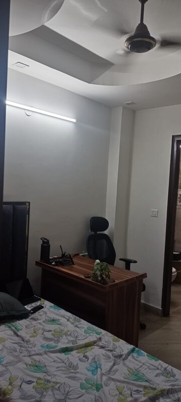 Furnished Amenities in 4 BHK Builder Floor at Rohini Sector 11 – for Sale