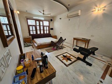 Living Room in 3 BHK Builder Floor at Dwarka Complex, Sector 16 – for Sale
