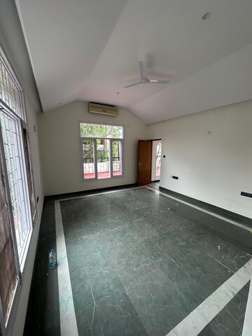 Room in 3 BHK Penthouse at JS Grande, Race Course Road – for Rent