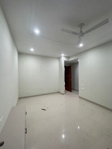Room in 2 BHK Apartment at Farihills Apartment, Sector 21d – for Sale