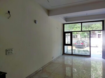 Room in 2 BHK Apartment at Panchsheel Greens II, Sector 16 Greater Noida – for Sale