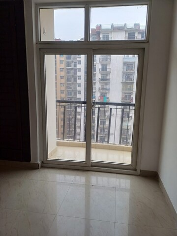 Room in 2 BHK Apartment at Panchsheel Greens II, Sector 16 Greater Noida – for Sale
