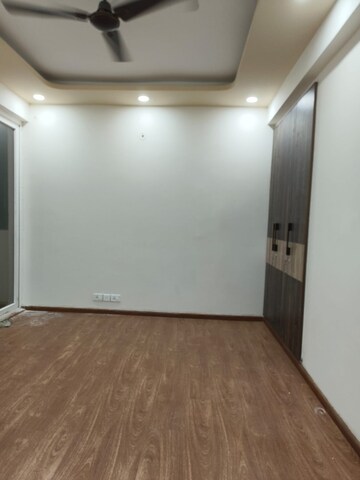 Room in 3 BHK Apartment at NCR Monarch, Sector 1 Greater Noida – for Sale