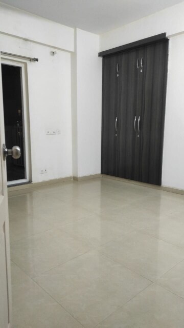 Room in 2.5 BHK Apartment at Paras Tierea, Sector 137 – for Sale