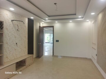 Bedroom in 4 BHK Builder Floor at Sector 37 – for Sale