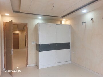 Room in 3 BHK Builder Floor at Sector 37 – for Sale