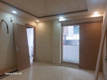 Room in 3 BHK Builder Floor at Sector 37 – for Sale