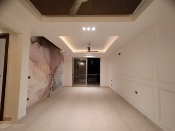 Room in 3 BHK Apartment at Vasant Kunj – for Sale