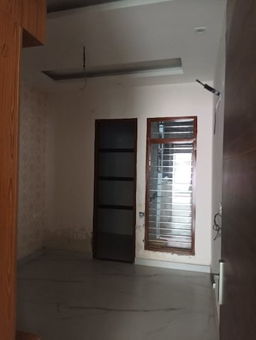 Room in 2 BHK Apartment at Ghazipur – for Sale
