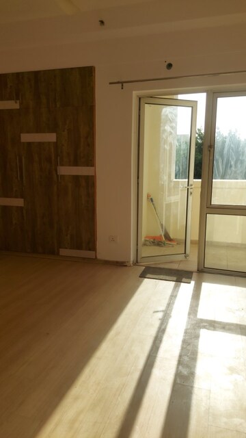 Room in 3 BHK Apartment at Moti Nagar – for Sale