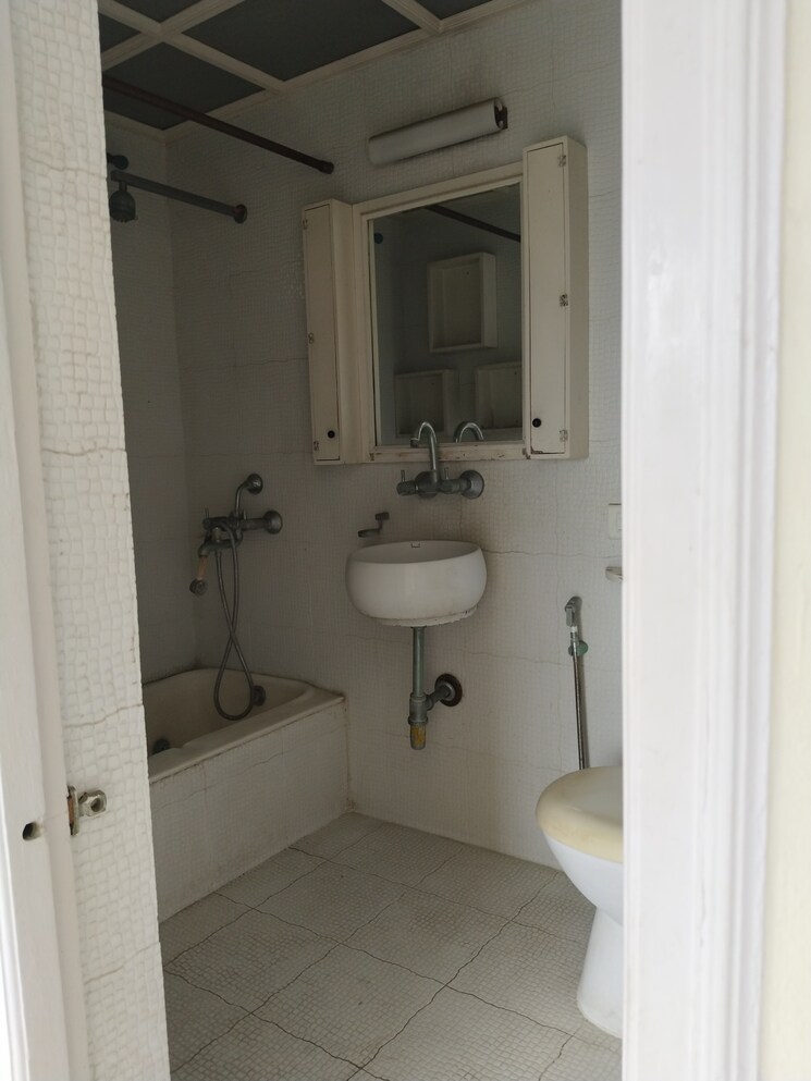 Bathroom, gaikwad-avenue 3 Bedroom 1500 Sq.Ft. Apartment In Aundh Pune 7208599