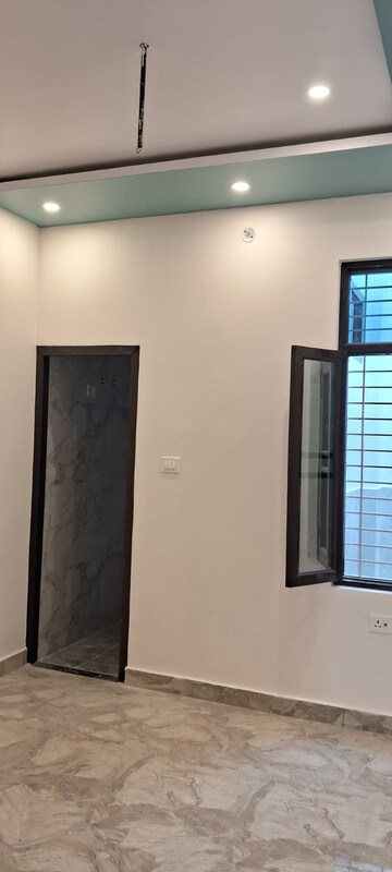 Room in 2 BHK Villa at Tiwaripur – for Sale