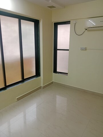 Room in 1 BHK Apartment at Kalpataru The Sunrise, Kolshet Road – for Sale