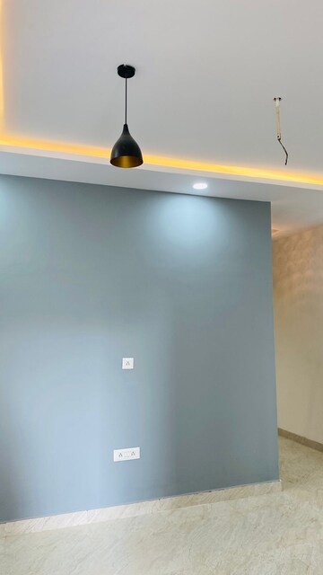 Room in 3 BHK Independent House at Jankipuram Extension – for Sale