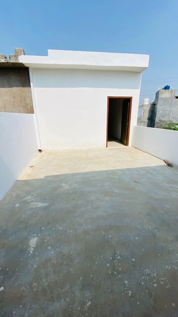 Room in 3 BHK Independent House at Jankipuram Extension – for Sale