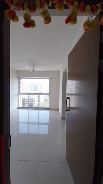 Room in 1 BHK Apartment at Godrej Tranquil, Kandivali East – for Sale