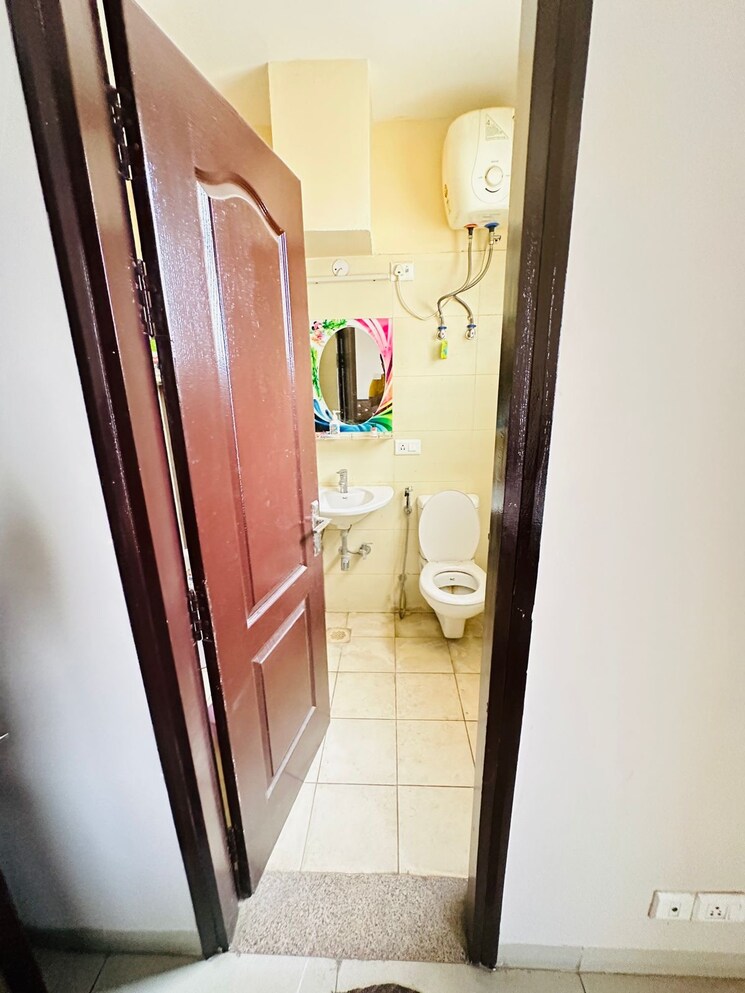 undefined, sector 77 3 Bedroom 1500 Sq.Ft. Apartment In Sector 77 Noida 7213253