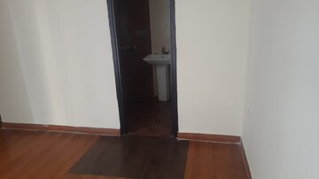 Furnished Amenities in 3.5 BHK Apartment at Sector 77 – for Sale