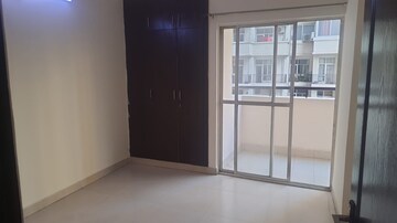Room in 3.5 BHK Apartment at Sector 77 – for Sale