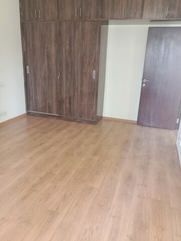 Room in 4 BHK Apartment at Paras Dews, Sector 106 – for Sale