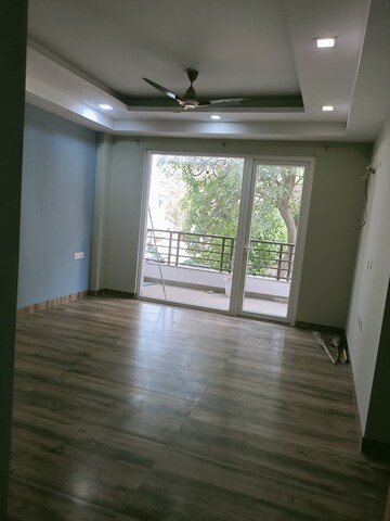 Room in 1 BHK Apartment at Malad East – for Sale