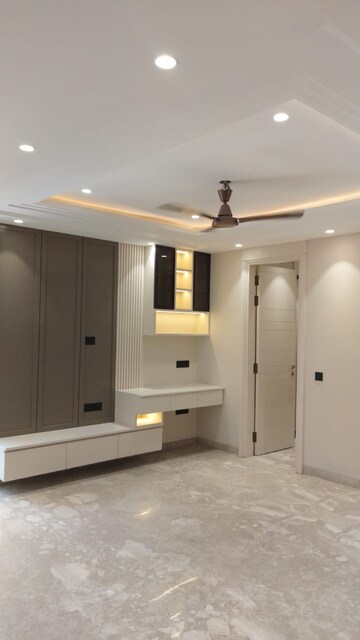 Building Lobby in 4 BHK Builder Floor at Anand Vihar – for Sale