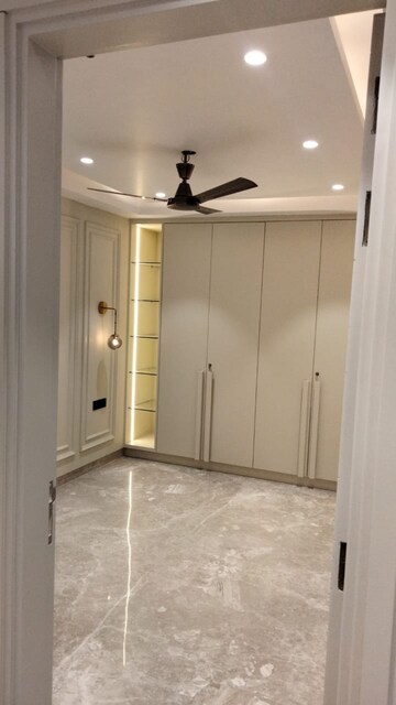 Building Lobby in 4 BHK Builder Floor at Anand Vihar – for Sale