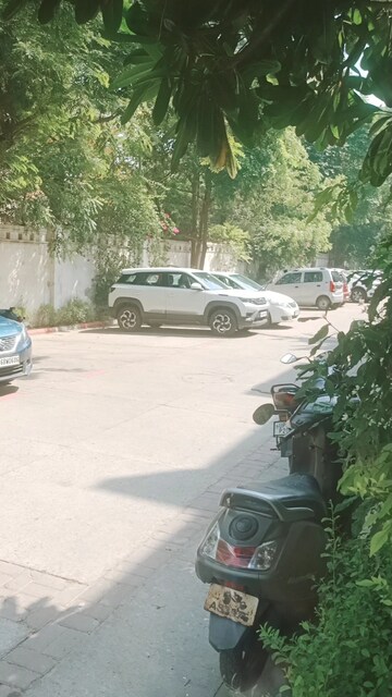 Parking in 2.5 BHK Apartment at Eldeco Residency Greens, Pi Greater Noida – for Sale