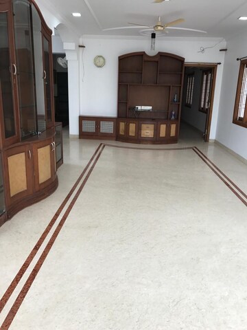 Room in 4 BHK Apartment at Windsor Grande Residences, Andheri West – for Sale