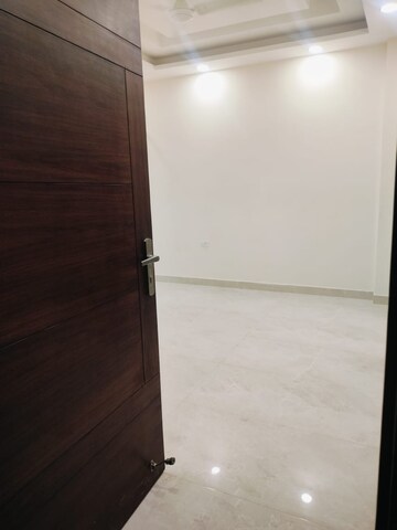 Room in 3 BHK Builder Floor at Puri Kohinoor, Sector 89 – for Sale