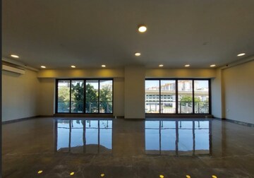 Room in 4 BHK Apartment at Prestige Kingfisher Towers, Ashok Nagar – for Rent