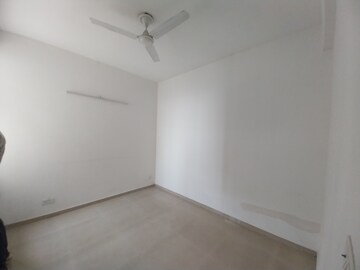 Room in 2.5 BHK Apartment at Mahagun Mywoods II, Sector 16c Greater Noida – for Sale