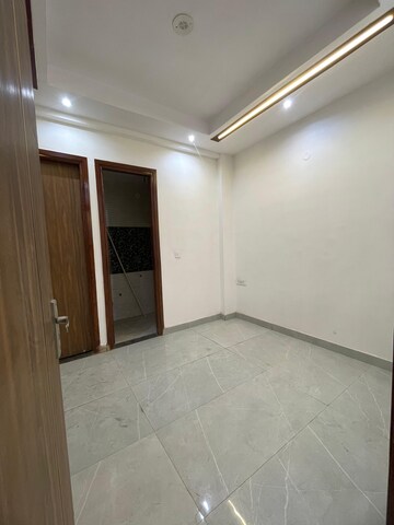 Room in 2.5 BHK Builder Floor at Sector 10 – for Sale