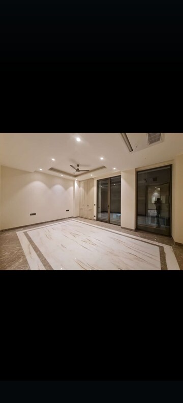 Room in 5 BHK Builder Floor at Vasant Vihar – for Sale