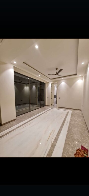 Room in 5 BHK Builder Floor at Vasant Vihar – for Sale