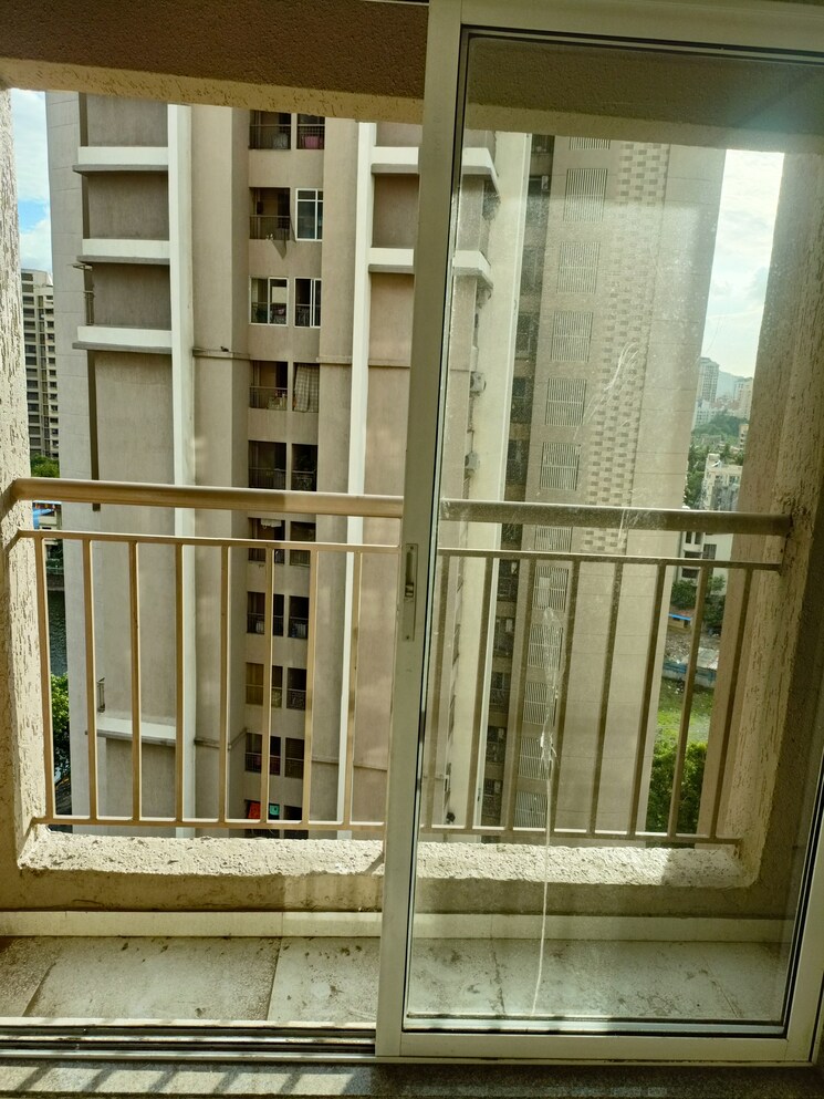 Balcony, metropolis-aquaris-phase-2 1 Bedroom 500 Sq.Ft. Apartment In Kasarvadavali Thane 7217550