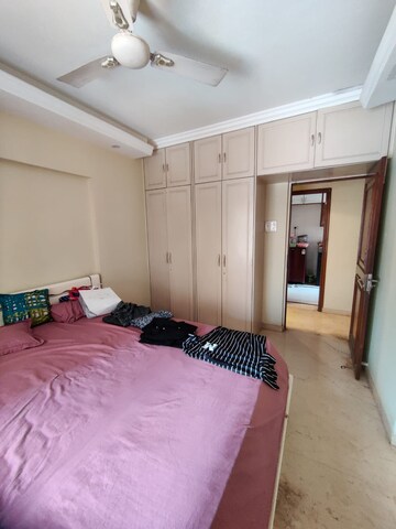 Bedroom in 2 BHK Apartment at Andheri West – for Rent