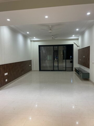 Room in 1.5 BHK Apartment at JMD Suburbio, Sector 67 – for Sale