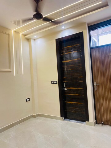 Room in 2 BHK Builder Floor at Rama Park – for Rent