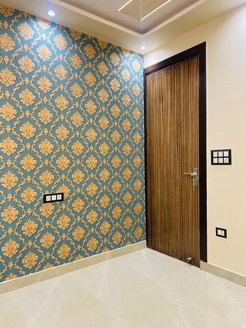 Room in 2 BHK Builder Floor at Rama Park – for Rent