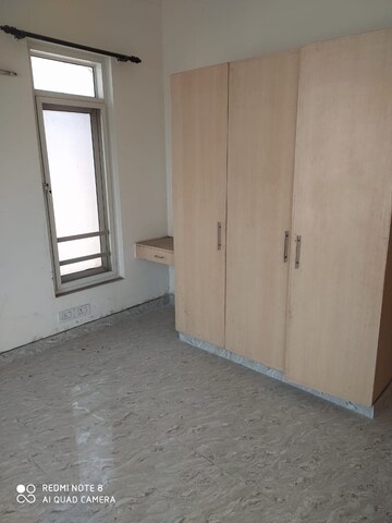 Room in 3 BHK Apartment at Jaypee Spa Court, Jaypee Greens – for Sale