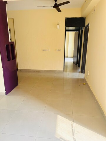 Room in 3 BHK Apartment at Panchsheel Greens II, Sector 16 Greater Noida – for Sale