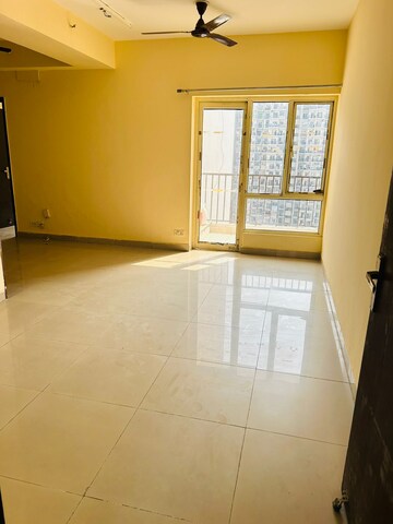 Room in 3 BHK Apartment at Panchsheel Greens II, Sector 16 Greater Noida – for Sale