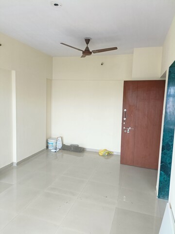 Room in 2 BHK Apartment at Everest World Lavender, Kolshet Road – for Sale