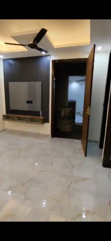 Room in 2 BHK Builder Floor at Vasant Kunj – for Sale