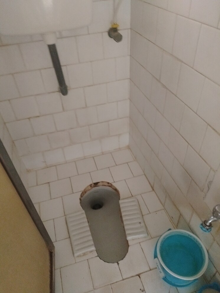 Bathroom, om-nagar-chs 1 Bedroom 440 Sq.Ft. Apartment In Andheri East Mumbai 7218541