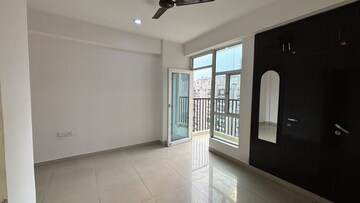 Room in 2 BHK Apartment at Panchsheel Greens II, Sector 16 Greater Noida – for Sale