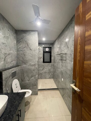 Bathroom in 1.5 BHK Apartment at HDPL Horizon Anant, Chinhat – for Sale
